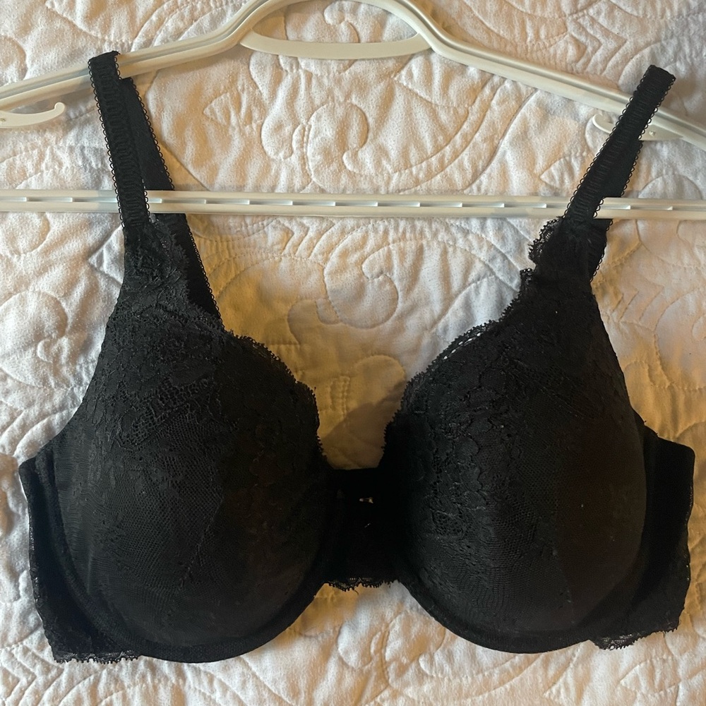 La Vie En Rose Black lace Bra with Molded Cups and Underwire. 34DD My Memory